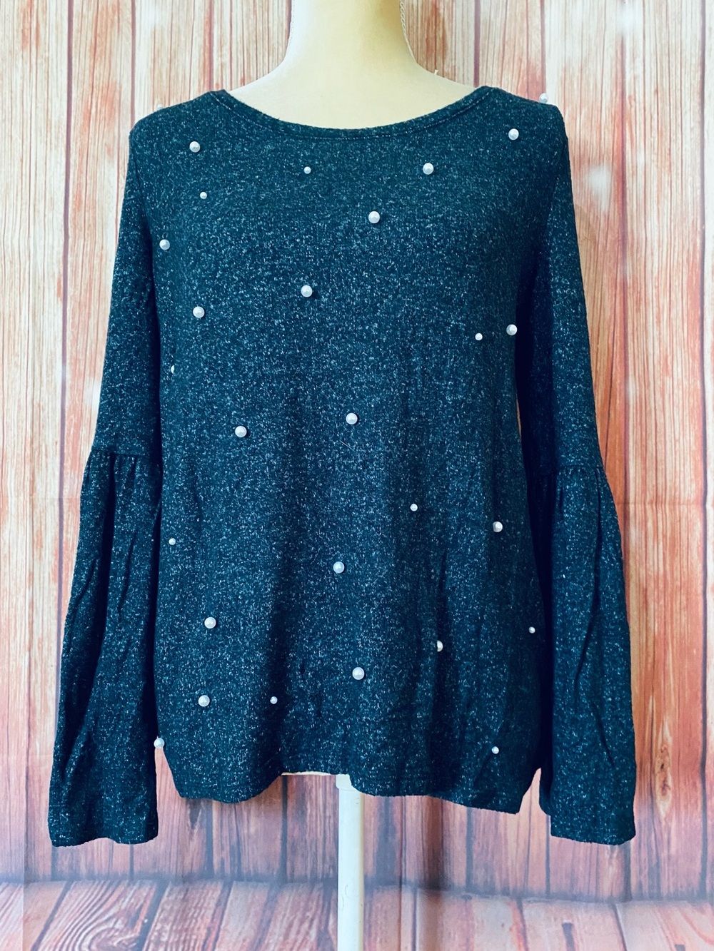 Women’s Small Sweater Simply Vera Gray Long Bell Sleeves Pearl Bead Detail Soft